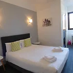 De La 4*