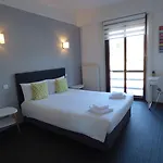 De La Hotell