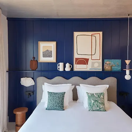 Hotel De La 4*