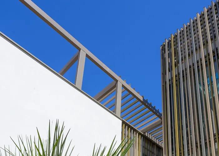 Hotel De La 4*
